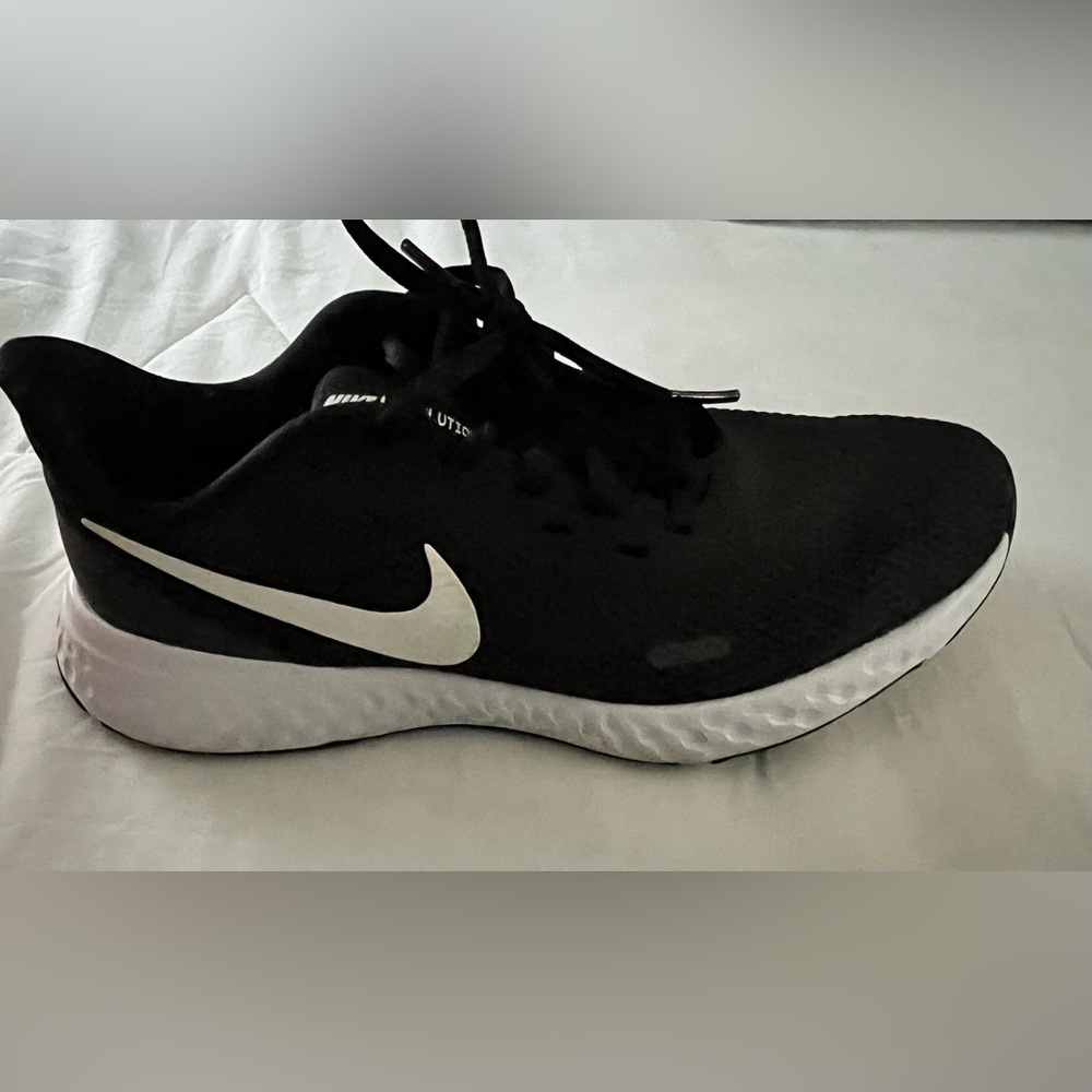 Woman’s Nike Revolution 5 Sneakers